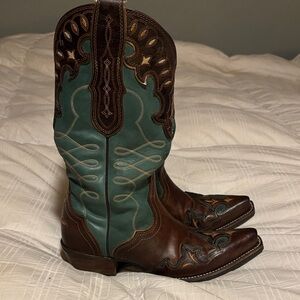 Ariat women’s snip toe “Heritage” collection cowboy boot, 6.5